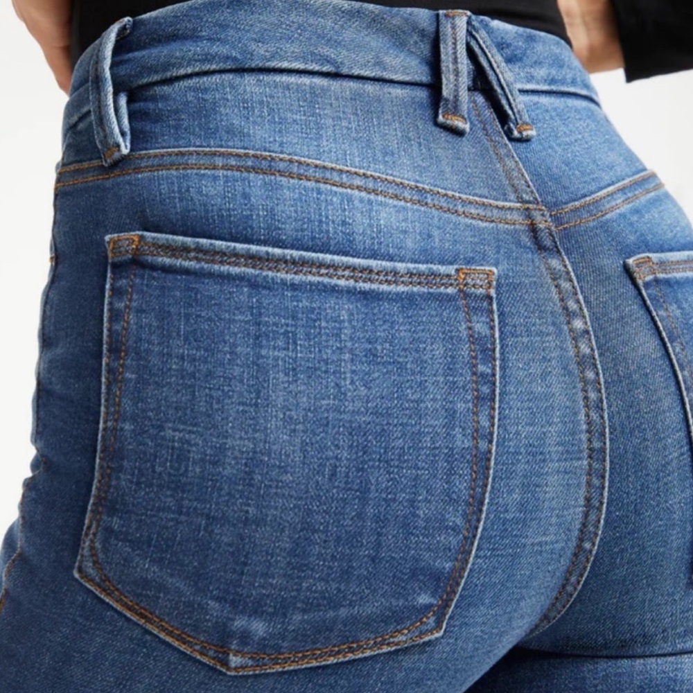 GOOD AMERICAN NWT GOOD CLASSIC 28” INSEAM RIPPED JEANS 0/25 HIGH RISE IN BLUE - Picture 2 of 14